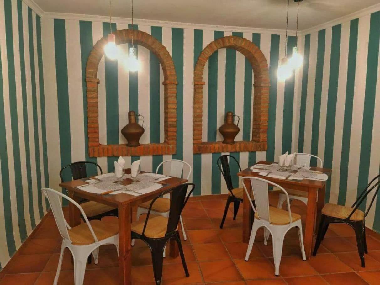 Hostal Altamira Guadalupe Гуадалупе Екстериор снимка
